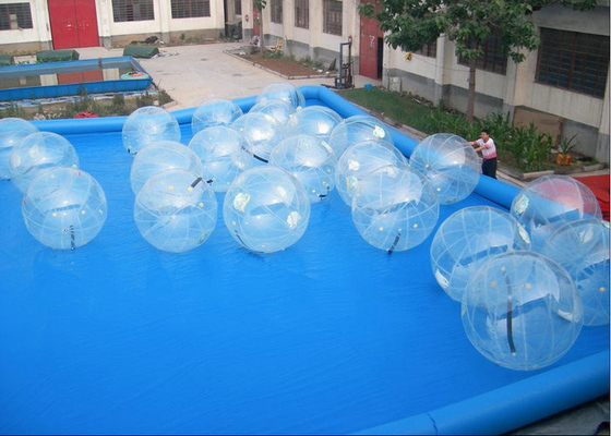 PVC al aire libre inflable/TPU del grueso de los juguetes 1.0m m de la aguamarina que camina de gran tamaño