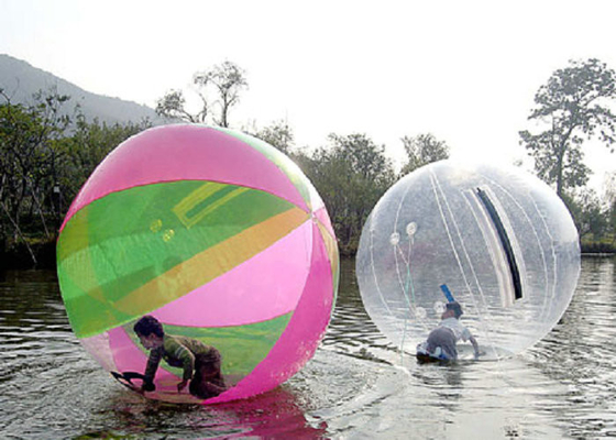 Bola que camina inflable de la conexión de la cuerda de la seguridad, paseo en diámetro de la burbuja los 2.0m los 2.5m del agua