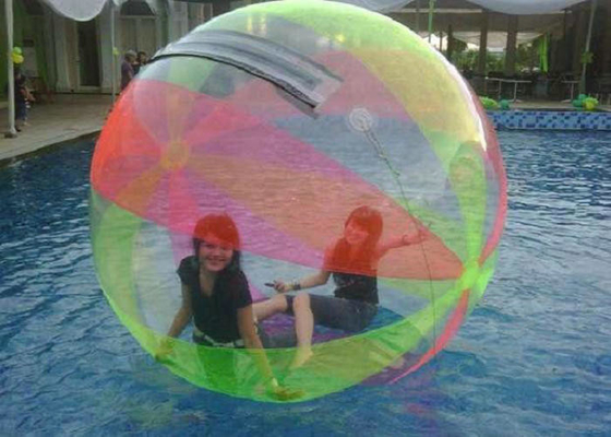 Bola que camina inflable de la conexión de la cuerda de la seguridad, paseo en diámetro de la burbuja los 2.0m los 2.5m del agua