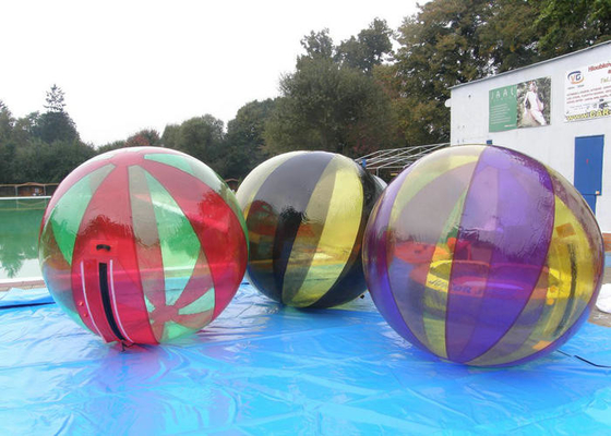Bola que camina inflable de la conexión de la cuerda de la seguridad, paseo en diámetro de la burbuja los 2.0m los 2.5m del agua