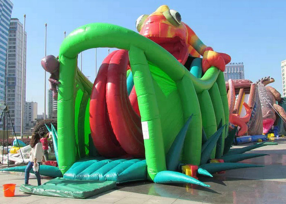 Parque inflable de la aventura del diseño del camaleón, casa inflable de la despedida con la diapositiva