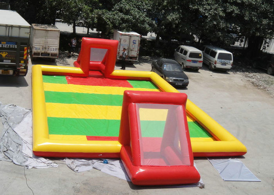 La resistencia de abrasión al aire libre inflable de los juguetes de los deportes interactivos explota el campo de fútbol
