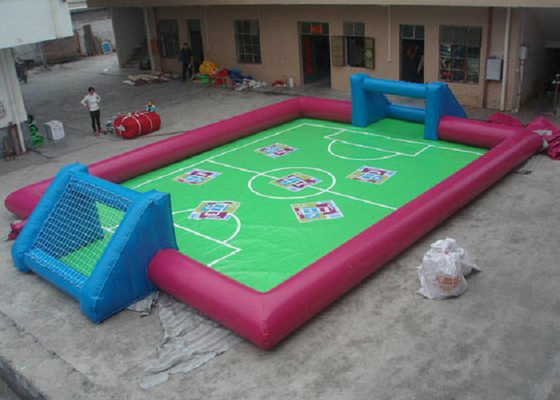 La resistencia de abrasión al aire libre inflable de los juguetes de los deportes interactivos explota el campo de fútbol