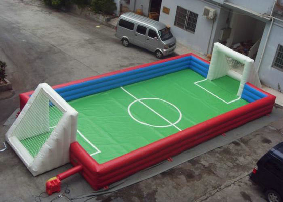 La resistencia de abrasión al aire libre inflable de los juguetes de los deportes interactivos explota el campo de fútbol