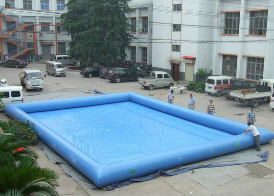 La piscina inflable del rectángulo movible, inflable sobre la tierra reúne la instalación fácil