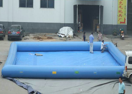 La piscina inflable del rectángulo movible, inflable sobre la tierra reúne la instalación fácil