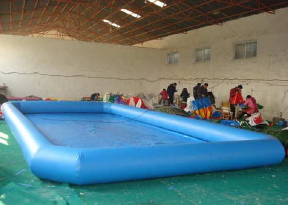 La piscina inflable del rectángulo movible, inflable sobre la tierra reúne la instalación fácil