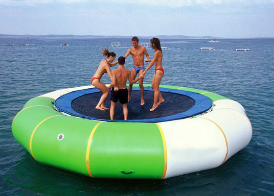 Trampolín inflable sin plomo del lago, de alta temperatura flotante del trampolín del agua soldado con autógena
