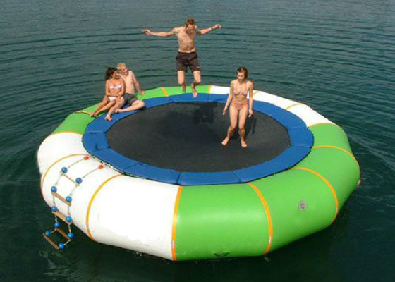 Trampolín inflable sin plomo del lago, de alta temperatura flotante del trampolín del agua soldado con autógena