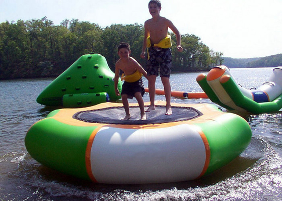 Trampolín inflable sin plomo del lago, de alta temperatura flotante del trampolín del agua soldado con autógena