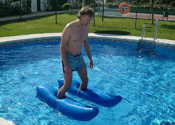 Los pequeños juguetes flotantes ligeros del agua del PVC, agua inflable no calzan ningún olor acre