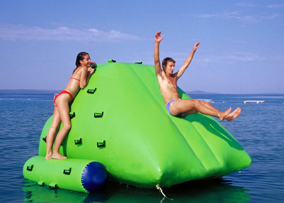 El iceberg inflable colorido 3M los 4.5m modificó la caja fuerte de la altura para requisitos particulares por diversión que jugaba