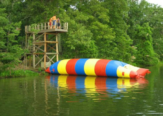 Arco iris que imprime el lanzamiento protector ULTRAVIOLETA de la almohada del agua de los juguetes inflables del agua