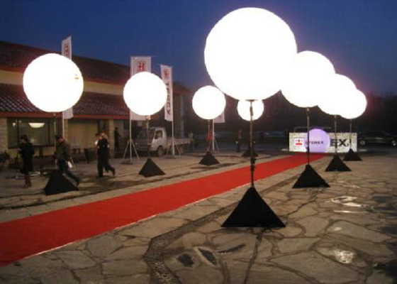 El color blanco enciende para arriba los globos, diámetro inflable de la decoración el 1.5m de la iluminación