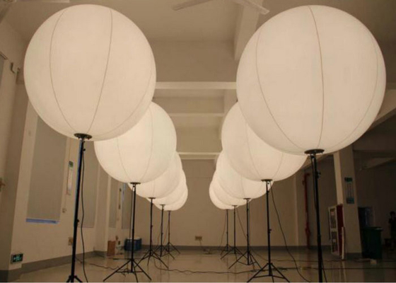 La decoración de la noche enciende para arriba el alto brillo de Inflatables para el banquete de boda