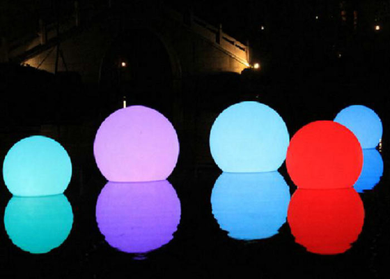 El LED coloreado enciende para arriba el balón de aire del helio del PVC de Inflatables para la publicidad del cielo