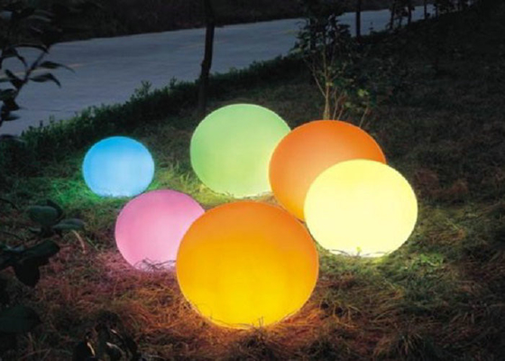 El LED coloreado enciende para arriba el balón de aire del helio del PVC de Inflatables para la publicidad del cielo