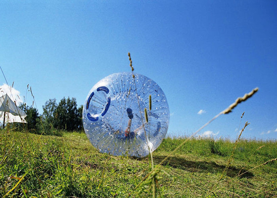 Bola al aire libre inflable de la burbuja del rodillo de Zorbing del diámetro de los juguetes los 2.2m los 2.6m del prado