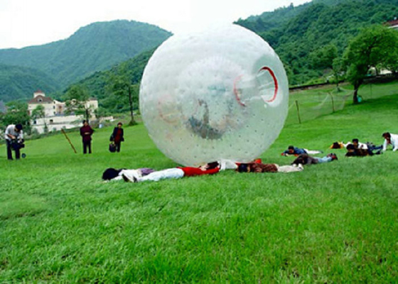 Bola al aire libre inflable de la burbuja del rodillo de Zorbing del diámetro de los juguetes los 2.2m los 2.6m del prado