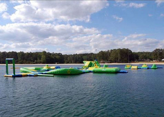 El parque inflable clasificado enorme del agua verde/amarillo imprimió para el patio del océano