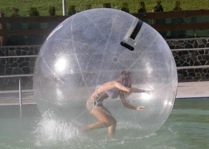 PVC al aire libre inflable/TPU del grueso de los juguetes 1.0m m de la aguamarina que camina de gran tamaño