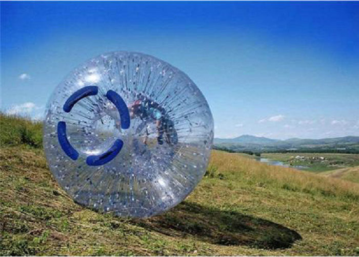 Bola al aire libre inflable de la burbuja del rodillo de Zorbing del diámetro de los juguetes los 2.2m los 2.6m del prado